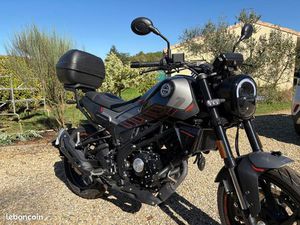 MOTO BENELLI 125 CM3 AVEC TOP CASE