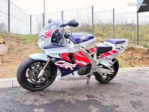 HONDA CBR 900 RR FIREBLADE 1994 – 65 000 KM – 4 500 (NÉGOCIABLE)