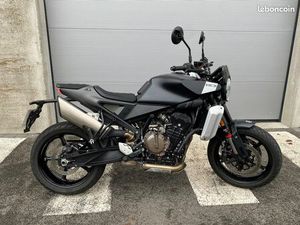 HUSQVARNA 801 SVARTPILEN 2024