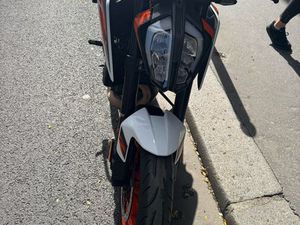 KTM 890 DUKE R