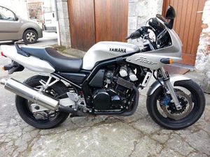 ② YAMAHA 600 FAZER 2001 27000KMS