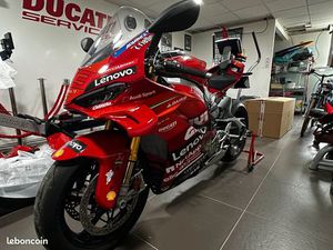 DUCATI V4S 2025