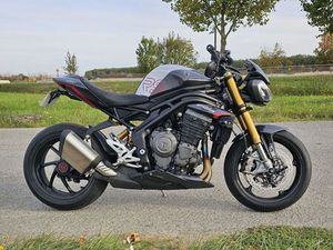 TRIUMPH SPEED TRIPLE 1200 RS