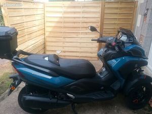 A SAISIR TRICITY YAMAHA 300