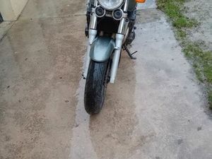 VENTESUZUKI INAZUMA 750