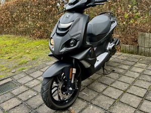 PEUGEOT SPEEDFIGHT 4 / IN MATTSCHWARZ / 4-TAKT-MOTOR