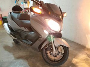 SUZUKI BURGMAN 650- KM 61 MILA- COME NUOVO