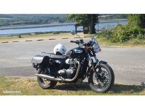 MOTO TRIUMPH BONNEVILLE T100