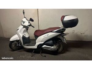 SCOOTER PEUGEOT BELLEVILLE 125 - TRÈS LÉGER & ÉCONOMIQUE, BONNE OCCASION POUR PETITS DÉPLACEMENTS