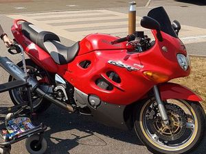 MOTO SUZUKI 600 GSXF