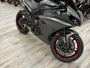 YAMAHA YZF-R1 2012 - REPRISE POSSIBLE