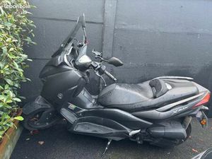YAMAHA XMAX 125 – 2019 – 6 000 KM – TRÈS BON ÉTAT – 3 890