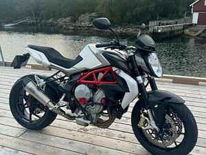 MV AGUSTA BRUTALE 800