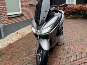 APRILIA SXR 50 2023 HELM + ART4 SLOT + 4 MND GARANTIE — SCOOTERS | APRILIA — MARKTPLAATS
