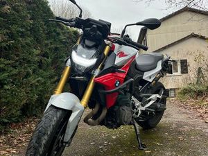 BMW F900R BIEN ÉQUIPÉE