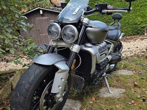 A SAISIR TRIUMPH ROCKET III R DE 2023, COMME NEUVE