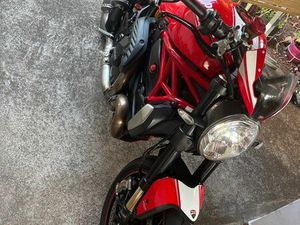 DUCATI 1200R
