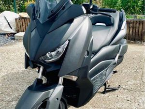 YAMAHA X-MAX 300