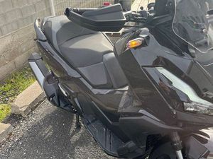 ADV350 QUASI NEUF