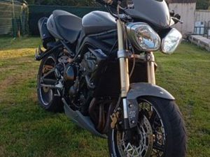 TRIUMPH STREET TRIPLE 675