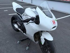 TRIUMPH STREET TRIPLE 765 RS PISTE ET ROUTE MODÈLE 2024 5000KM