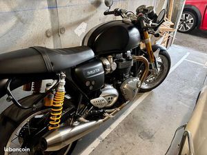 TRIUMPH 1200 THRUXTON R