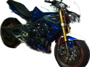 TRIUMPH - STREET TRIPLE 675