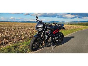 TRIUMPH STREET TRIPLE 765 RS
