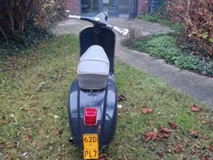 TE KOOP: CHARMANTE VESPA V50 MET NL-KENTEKEN — SCOOTERS | VESPA — MARKTPLAATS