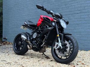 MV AGUSTA BRUTALE 800 DRAGSTER ROSSO NAKED PETROL MANUAL EURO 4 (110 PS) NO CHANCE OF BLENDING IN WITH THIS! 798 CC