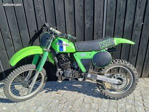 MOTO-CROSS KAWASAKI 125 KX MOTOCROSS 125KX A6 / A7 1980 /1981 ANCIENNE MOTO COLLECTION DE 45 ANS EN TRÈS BON ÉTAT ,VINTAGE , SORTIE DE GRANGE ,RESTAURATION KAWA