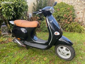 SCOOTER VESPA 125 PIAGGO ET4 NOIR DE 2009 AVEC 7800KM