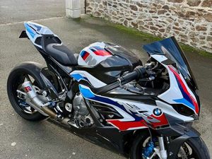 M1000 RR ÉTAT NEUF CONFIG UNIQUE ÉCHANGE POSSIBLE CONTRE R1/R1M