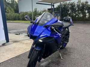 YAMAHA R1 2023