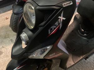 SCOOTER SYM ET KEEWAY