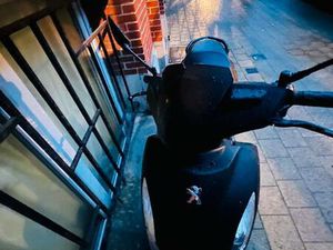 ② SCOOTER PEUGEOT KISBEE 4T 2017 CLASSE A