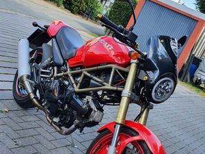 DUCATI MONSTER