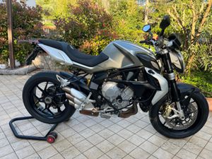MV AGUSTA BRUTALE 800