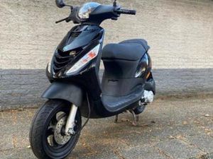 PIAGGIO ZIP 50CC IGET (2020) INCL. BEENKLEED — SCOOTERS | PIAGGIO — MARKTPLAATS