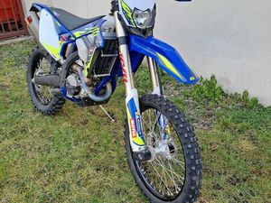 SHERCO 250 SEF ■730KM POUR 31H.■SERVI UNIQUEMENT POUR DES BALADES.■VIDANGE FAITE TOUT LES 15H ENTRETIEN À JOUR PRÊT À ROULER.■ÉQUIPÉ DE BIB MOUSSE.■MOTO EN EXCE