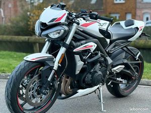 TRIUMPH STREET TRIPLE 660S A2