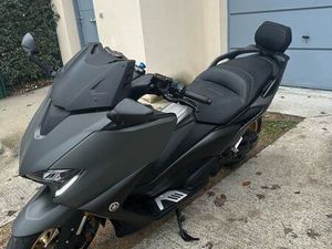YAMAHA TMAX 560 TECH MAX 2020 – 16 000 KM – EXCELLENT ÉTAT – ÉVOLUTIF