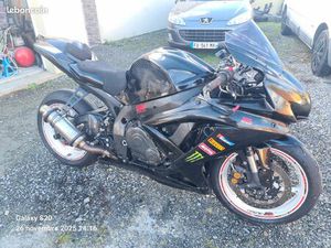 SUZUKI GSXR 750 K8