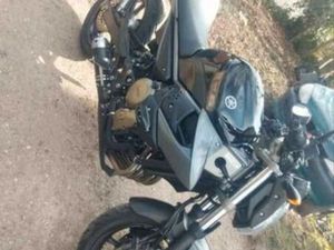 MOTO YAMAHA XJ6 600