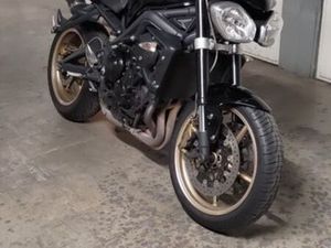 STREET TRIPLE 675 R
