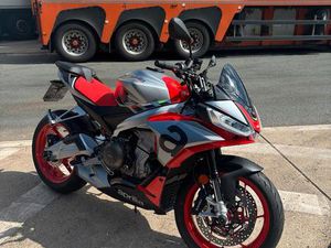 APRILIA TUONO 660 / QUICKSHIFTER / VIEL ZUBEHÖR