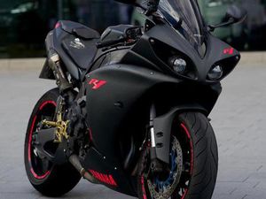 YAMAHA R1 RN22