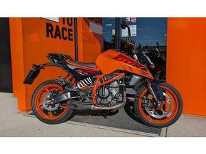 390 DUKE VORFÃ¼HRMASCHINE MIT ZUBEHÃ¶R!