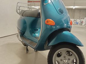 VESPA ET4 125