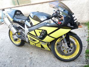 GSX-R PISTE AVEC CARTE GRISE